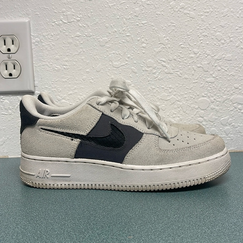 Nike Air Force One Sneaker (Women’s 7.5, Youth 6, Men’s 6)